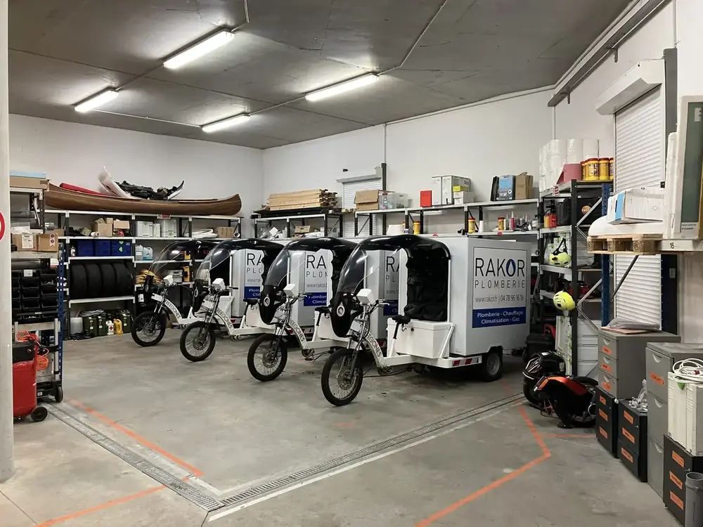 Triporteurs électriques Rakor à Lyon — flotte d'intervention.